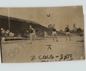 3 USC Trojan Track Team Runners Acaban 1er DEPORTES LOS ÁNGELES 1935 Foto de Prensa - Imagen 1 de 2