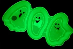 Halloween "Leuchtet im Dunkeln" Geist-Kunststoff Servieren/Snack/Süßigkeiten Tablett 15"x7,5"x1,5" - Bild 1 von 2