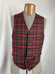 Vintage Pendleton Men’s SZ 40 Red Green Plaid Wool Button Down Vest Christmas - Picture 1 of 12