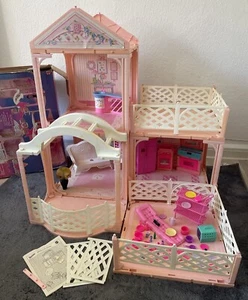 Barbie Pink N Pretty House Villa dei Sogni 3-1 con Mobili Furniture anni 90 - Foto 1 di 24