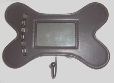 Soporte para correa y foto en forma de hueso marrón MudPie Foto 1 de 4