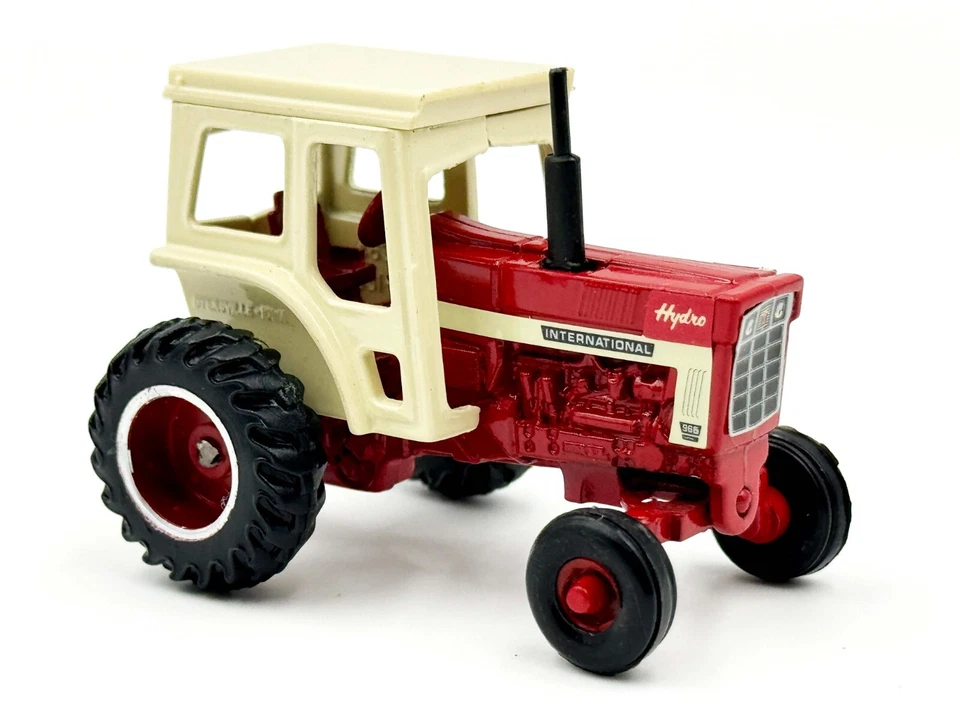 1/64 International 966 Turbo White Stripe w/ Cab - Image 1 of 1