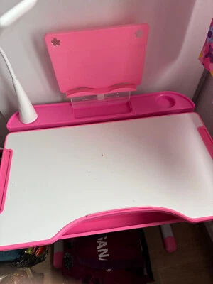 Kinderschreibtisch Höhenverstellbar und Neigungsverstellbar mit Lampe und Stuhl - Bild 1 von 4