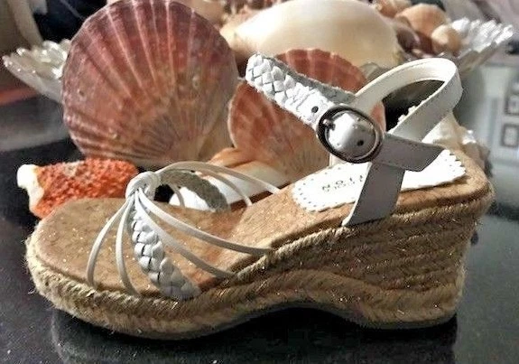 Sandálias femininas Kenneth Cole sandálias de couro branco meninas tamanho -13M - Imagem 1 de 4