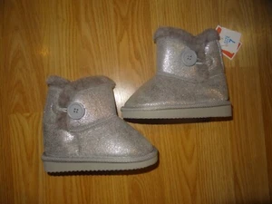 Girls Size 7 Shiny Silver Faux Fur Slip On Boots by Kidgets *NWT* - Picture 1 of 3