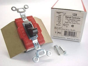 Pass & Seymour 1225 Manual Controller 3-Position On-Off-On 120/277VAC 20A (B413) - Picture 1 of 4