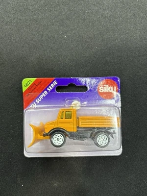 SIKU Super Serie #0821 Mercedes-Benz Unimog with Snow Plow NEW IN PACKAGE - Image 1 of 4