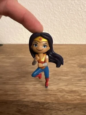 "FIGURA DE ACCIÓN DE JUGUETE DE PVC WONDER WOMAN DC COMICS LIGA DE LA JUSTICIA 2,5""" Foto 1 de 4