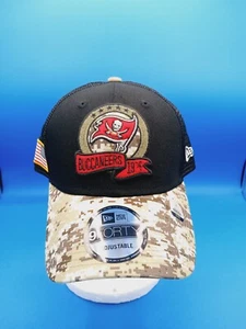 Truckermütze Tampa Bay Buccaneers New Era 2022 Salute To Service 9FORTY Snapback - Bild 1 von 6