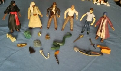 Lote de 6 figuras Indiana Jones + accesorios, Raiders y calavera de cristal, Hasbro 2007 Foto 1 de 4