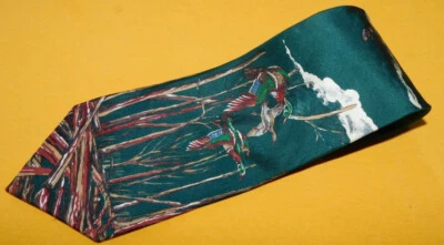 PATOS ILIMITADOS HECHOS EN EE. UU. VERDE/ROJO/BLANCO PALOS MOTIVO CORBATA - CORBATAS DE DISEÑADOR. Foto 1 de 4