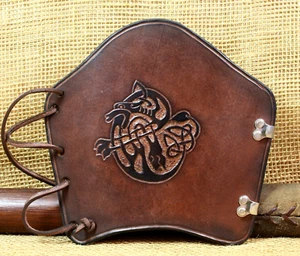  Armschutz Bogensport Leder braun Keltischer Greif punziert traditionell Stulpe - Picture 1 of 7