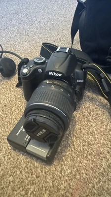 Nikon D5000 Digital SLR Camera with AF-S Nikkor 18-55mm DX Kit Lens 1965 Shutter - image 1 of 4