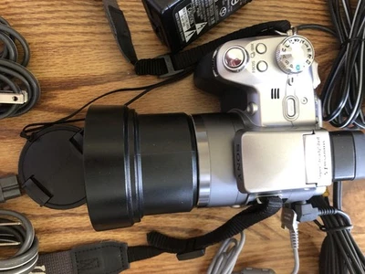 Sony Cyber-shot DSC-H1 5.1MP Digital Camera Super Steady Shot 12X - Image 1 of 4