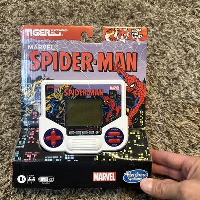 Hasbro Tiger Electronics Marvel Spider-Man Juego Electrónico Portátil - F2839 Foto 1 de 2