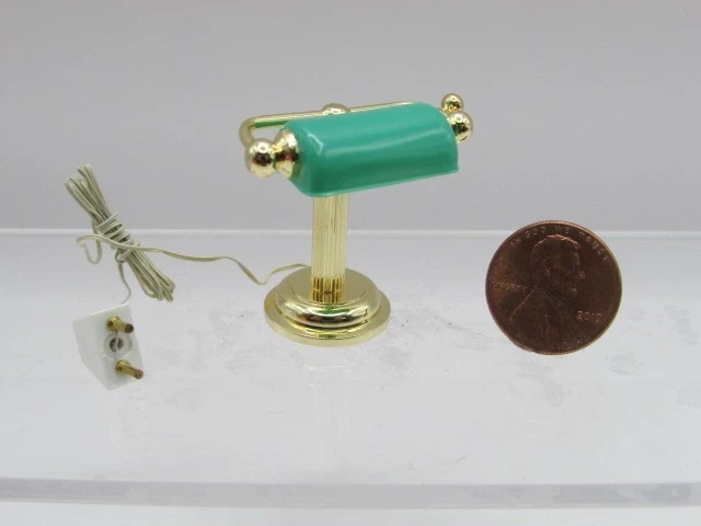 Lámpara de escritorio eléctrica para banquero de 12 V miniatura para casa de muñecas con pantalla verde HW2709 Foto 1 de 1