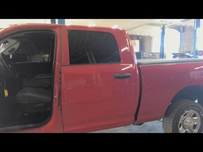 Used Rear Left Door Assembly Rear Side fits: 2018 Ram Dodge 2500 pickup Rear Lef Foto 1 de 4