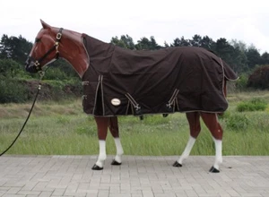 Tough Horse Turnout Regendecke Halfneck 1680D Ribstop Gewebe braun High Neck - Bild 1 von 3