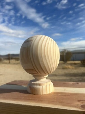 REMATE DE POSTE NEWEL. PINO. SIN TERMINAR. BOLA TOP 5” PULGADAS Foto 1 de 4