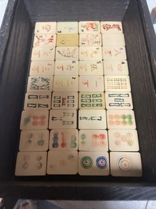 Antikes Mahjong Set mit Holzkiste - 243 Stück - Bild 1 von 16