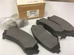 *New Genuine GM 10434258 Brake Pads 02-06 BUICK RENDEZVOUS CHEV VENTURE 89047824 - Picture 1 of 10
