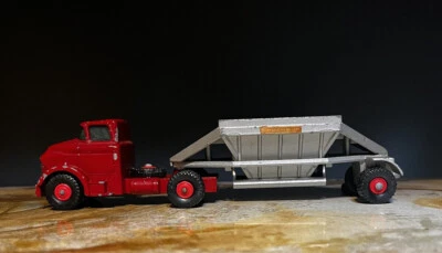 1960's Matchbox Lesney Major Pack No. M-4 1/43 Scale Fruehauf Hopper Train - Image 1 of 4