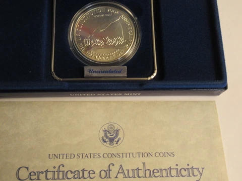 1987 US Mint UNC Silver Dollar Constitution, US Mint package w/ COA Cover