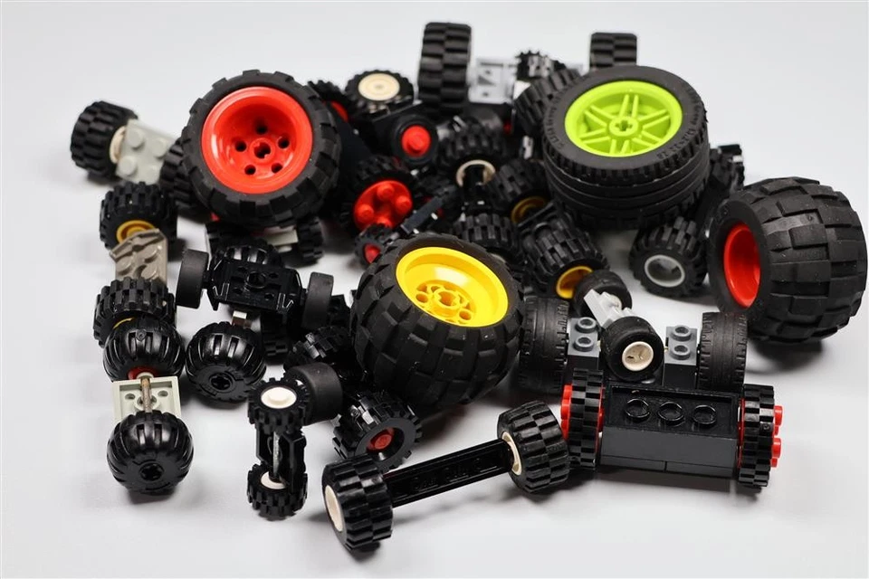 ca. 50 LEGO® Reifen Räder mit Achse City Wheels Auto - Bild 1 von 2