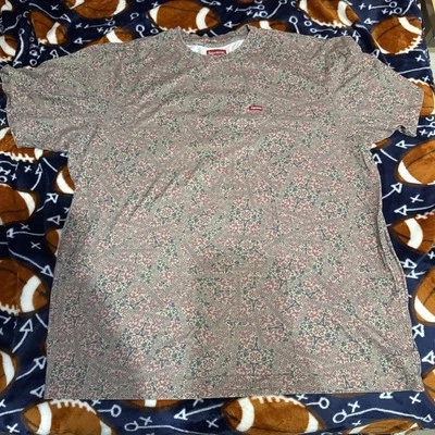 正品 Supreme 小盒标志 T 恤 SS21 卡其色花卉卡男式 XL T 恤 FW21 — 第 1/4 张图片
