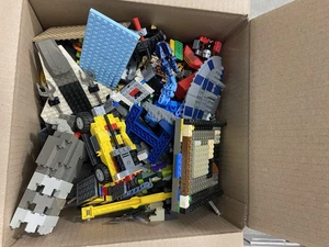 LEGO 13,15 libbre lotto casuale sfuso di pezzi Lego misti 13,15 libbre - Foto 1 di 6