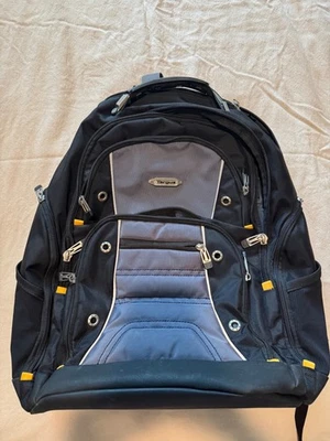 Mochila extra grande Drifter TARGUS negra para computadora portátil con múltiples bolsillos con cremallera 17" Foto 1 de 4