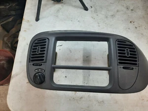 FORD F150 EXPEDITION CENTER DASH RADIO CLIMATE BEZEL AIR VENT TRIM 97-03 (LOT4) - Picture 1 of 4