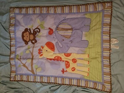Manta acolchada para cuna Child of Mine Carters azul tostado safari elefante hoja de jirafa   Foto 1 de 2