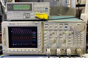 Tektronix TDS754D Oscilloscope 500MHz 2GS/s 13 1F HD 2M 2F 2C CEM JIT EYE PRT - Picture 1 of 12