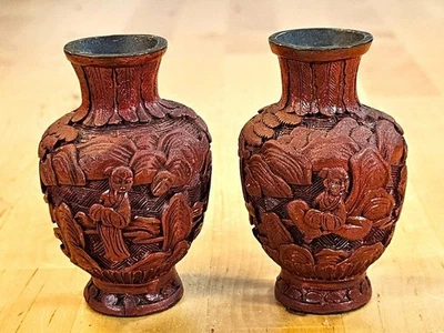 Par de pequeños jarrones antiguos chinos de cinabrio tallados a mano antiguos Foto 1 de 4