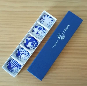 Juego de 5 reposapiés Lisa Larson Cats con caja reposapiés Arita Ware NUEVO - Imagen 1 de 1