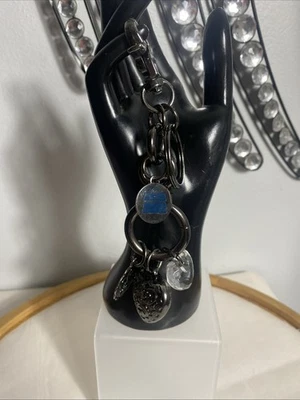 Llavero o monedero Kathy Van Zeeland Hearts Fleur De Lis encanto. Foto 1 de 4