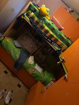 Cameretta con 2 letti a castello,Moretti Compact arancione verde fluo  - Immagine 1 di 4