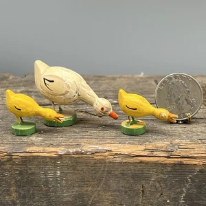 VTG SET Erzgebirge DUCK DUCKLINGS Miniature CHRISTMAS VILLAGE Germany WOOD Putz - Picture 1 of 15