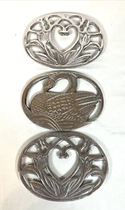 Vtg Pewter Trivet Set Vari Diseños Ismael Valenzuela Mexico Hearts Swan Folk Art - Picture 1 of 9