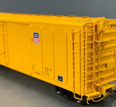 HO InterMountain R-70-15 Mechanical Reefer UPFE #452412 34752-10 - Image 1 of 4