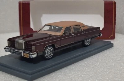 Lincoln Continental Town Car 1977 Red/ Brown 1:43 Neo American Excellence Models - Image 1 of 4