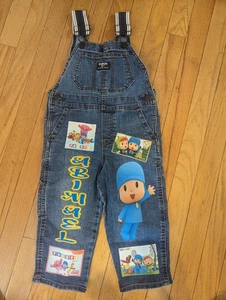 Osh Kosh B’gosh Blue Jean Overalls 2T Pocoyo Planet Cartoon Design Vintage - Bild 1 von 4