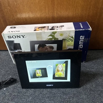 Sony S-Frame DPF-A710 7" Digital Frame - image 1 of 4