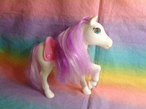 2011 Mattel Viacom White Horse Long Purple & White Mane & Tail Pink Saddle - Picture 1 of 7