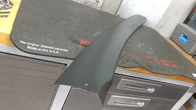 1990-93 OEM FORD Mustang Convertible Parabrisas Cabezal Borde Montaje Parasol Foto 1 de 4