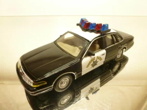 HONGWELL FORD CROWN VIC - HIGHWAY PATROL - BLACK+WHITE 1:43 - VERY GOOD - 76 - Foto 1 di 7