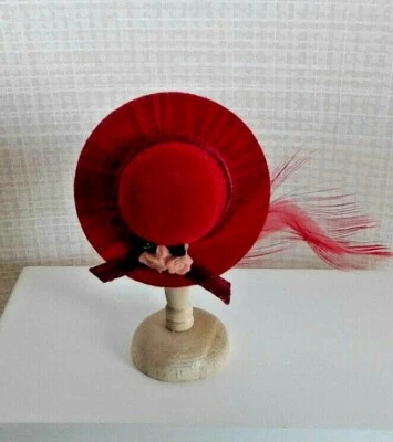 Кукольный домик миниатюрный красная шляпа и деревянная стойка международные миниатюры масштаб 1:12  - Изображение 1 из 3