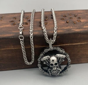 Edelstahl Anhänger V2 Motorblock mit Totenkopf Biker Outlaw Set mit Halskette - Bild 1 von 4