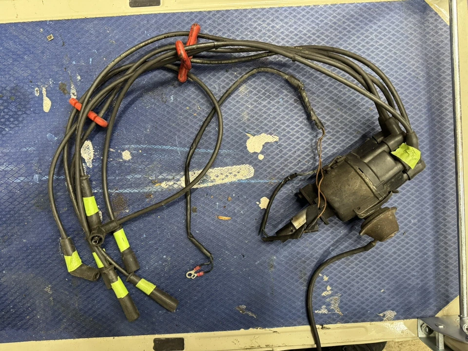 Datsun 280Z 1976 distribuidor de encendido con cables Foto 1 de 2